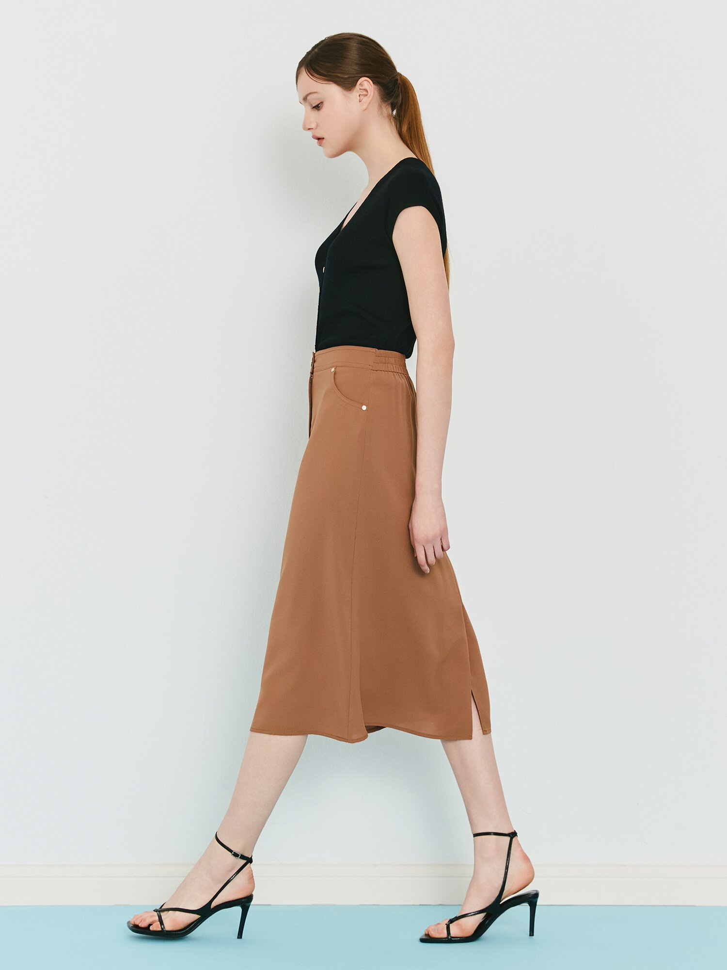 백 슬릿 밴딩 A라인 스커트 (CAMEL)