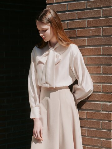 오간자 타이넥 블라우스 