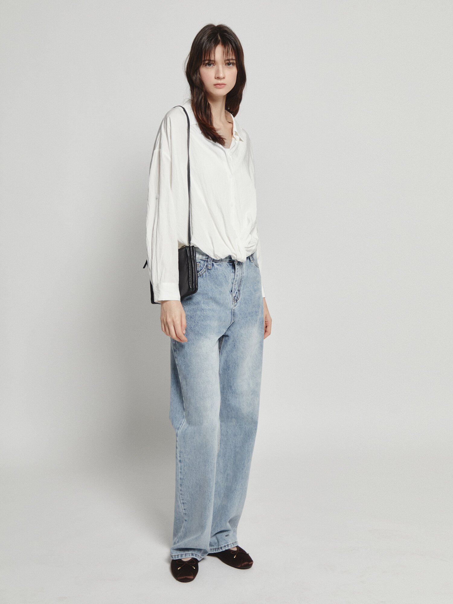 루즈핏 트위스트 롤업 블라우스 (WHITE)