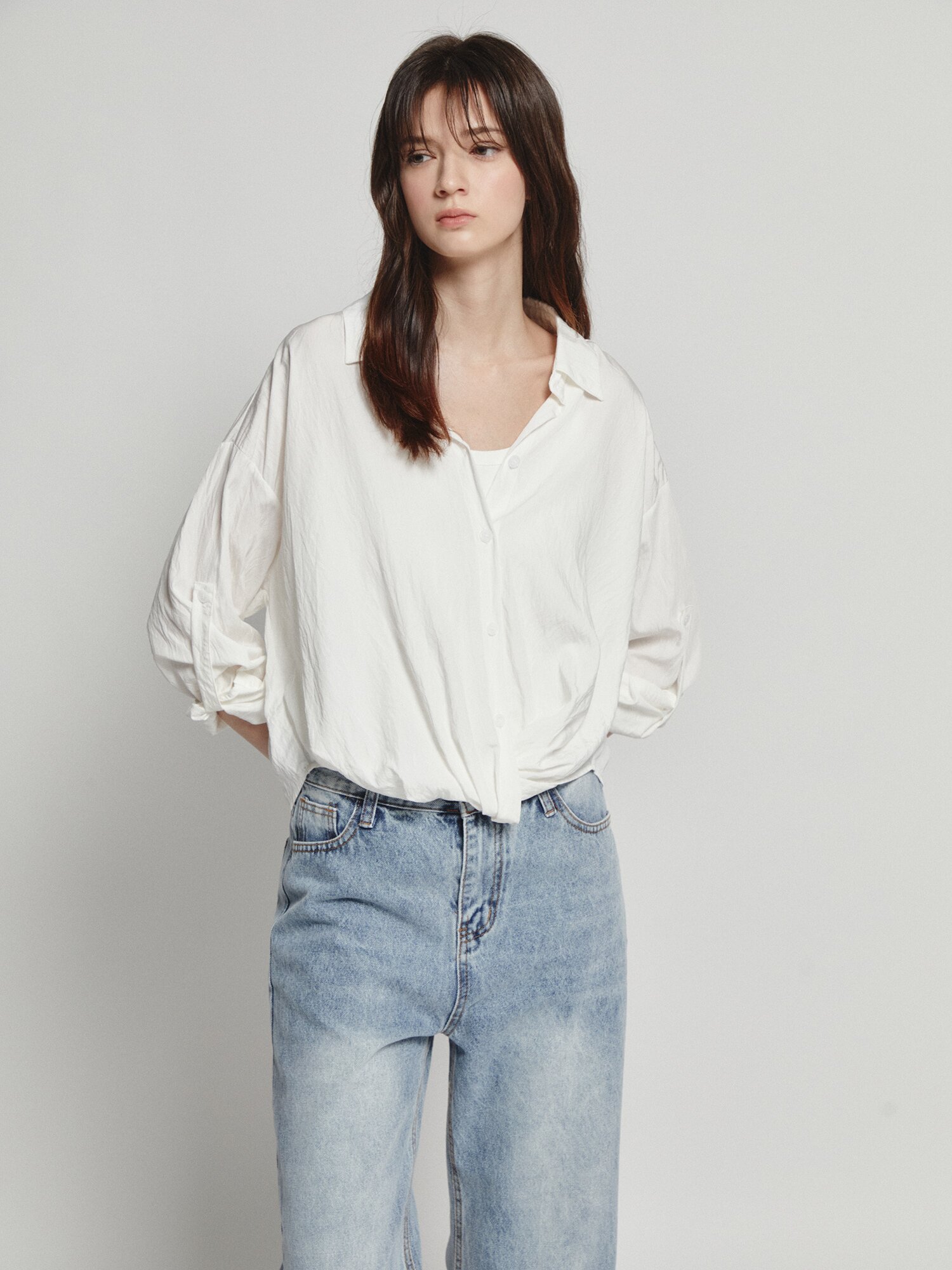 루즈핏 트위스트 롤업 블라우스 (WHITE)