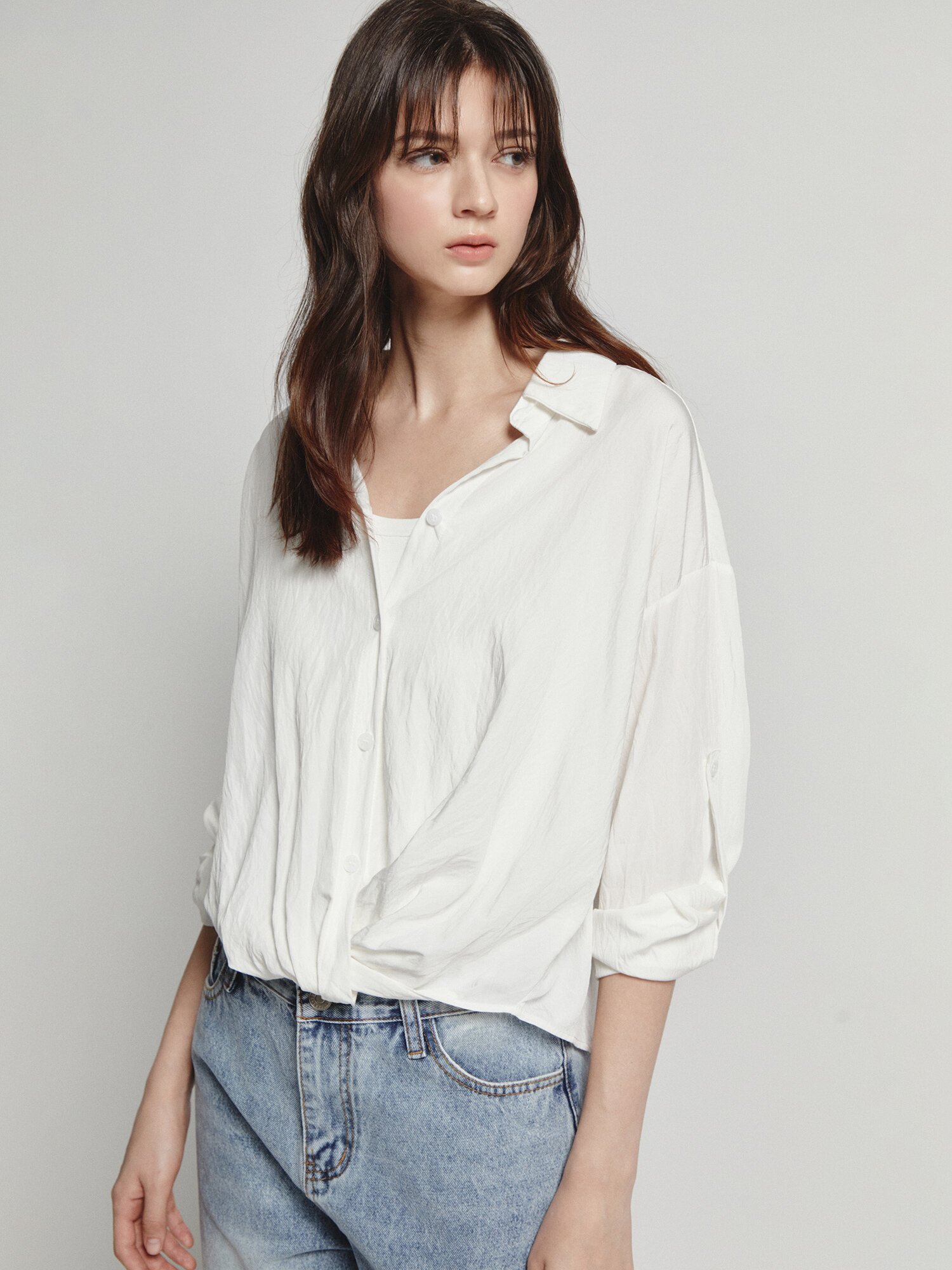 루즈핏 트위스트 롤업 블라우스 (WHITE)