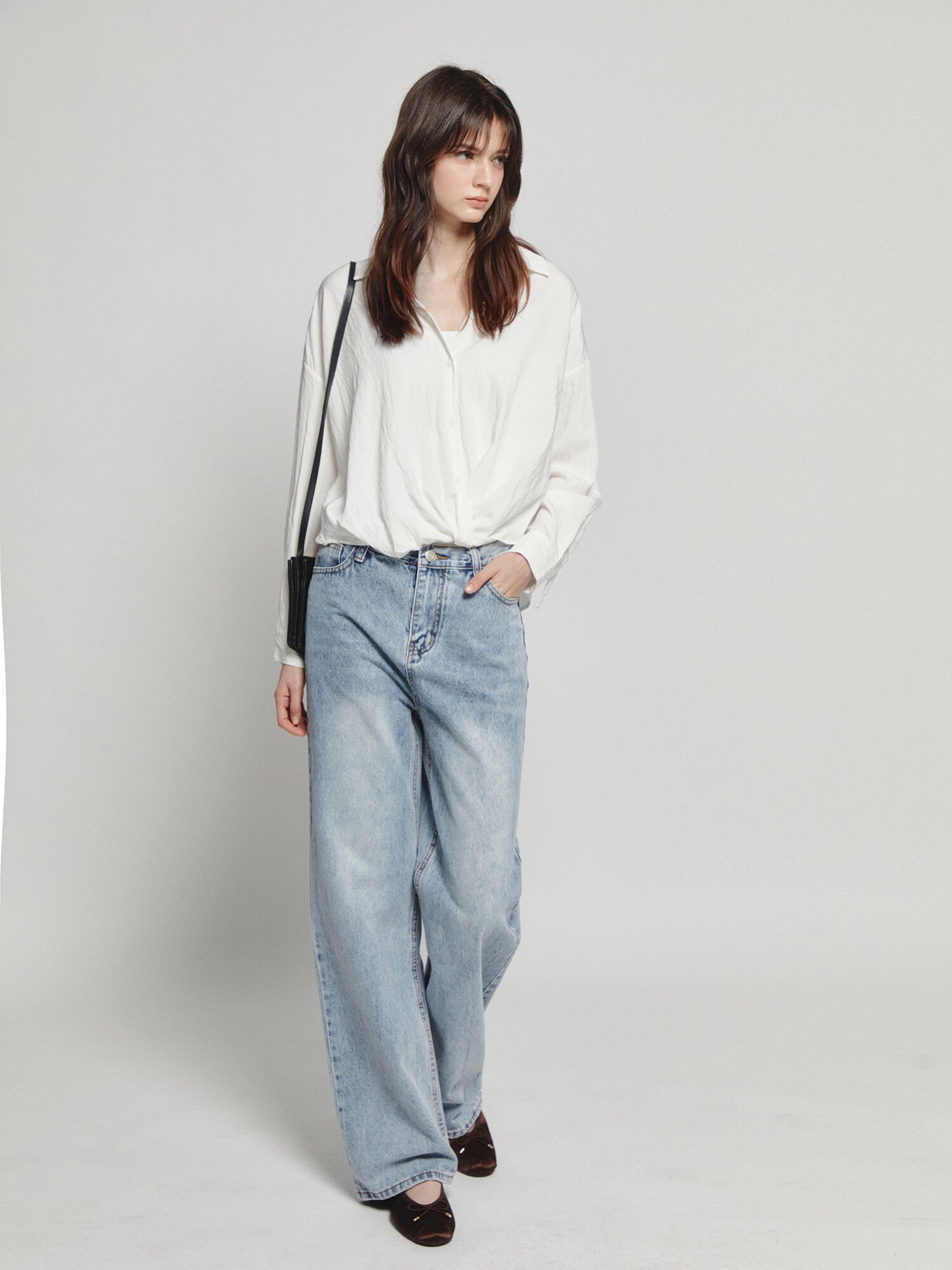 루즈핏 트위스트 롤업 블라우스 (WHITE)