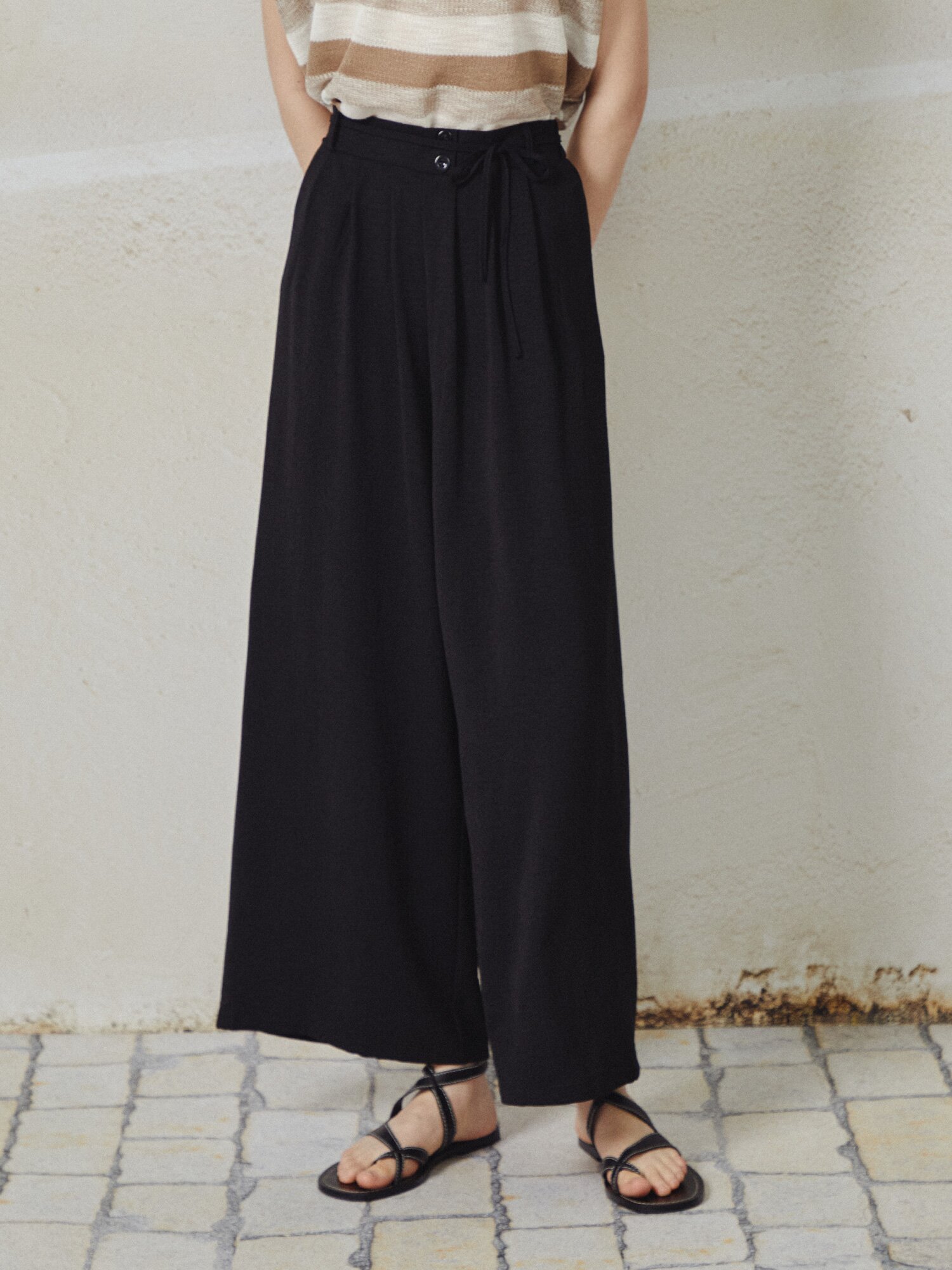 투버튼 핀턱 슬랙스 팬츠 (BLACK)