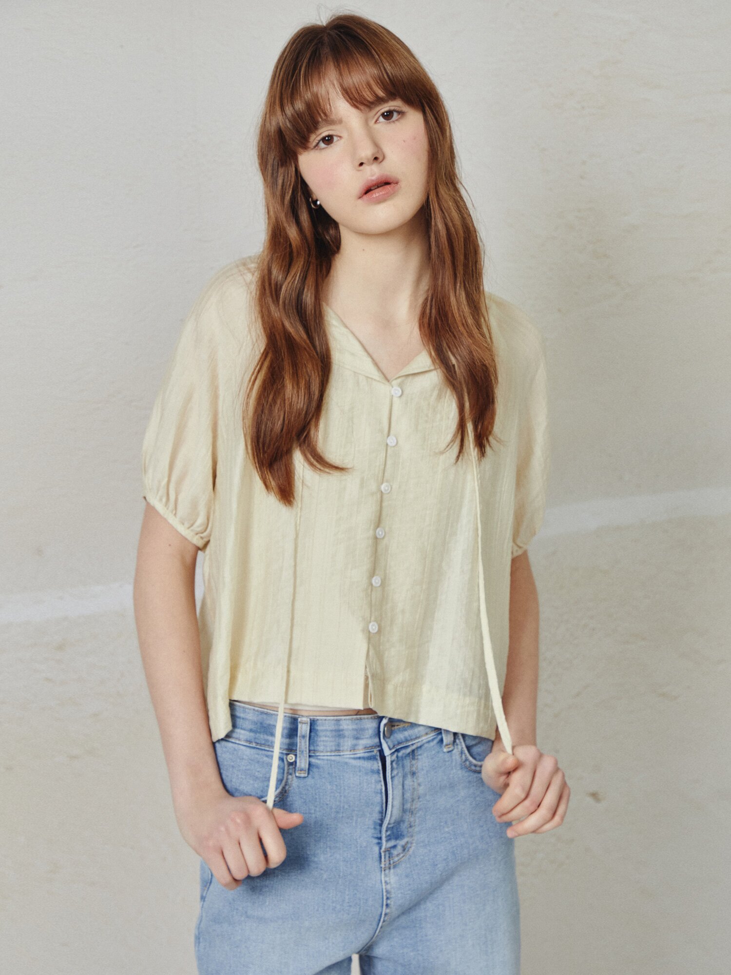 볼륨 스트랩 오픈 블라우스 (LIGHT YELLOW)