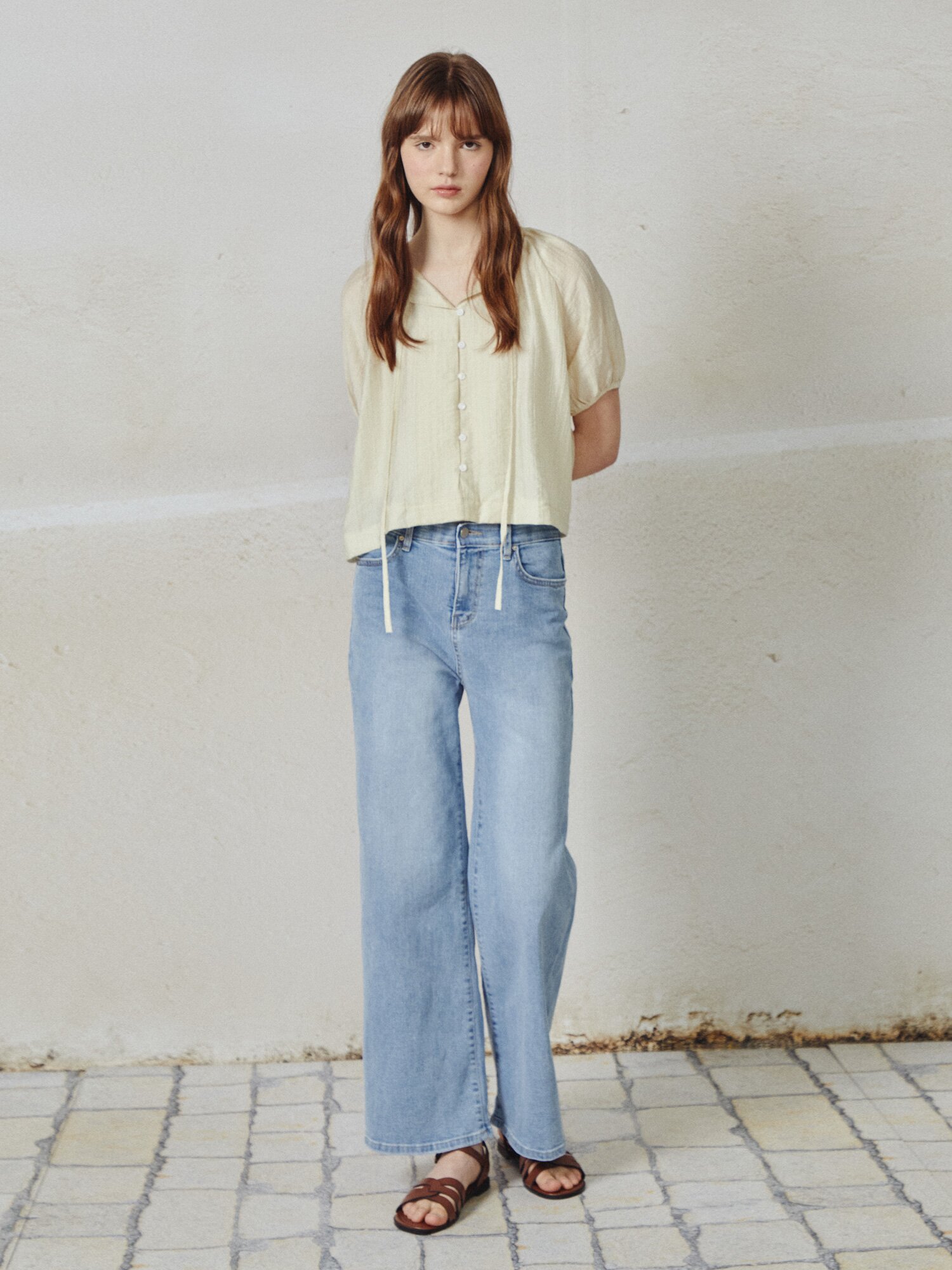 볼륨 스트랩 오픈 블라우스 (LIGHT YELLOW)