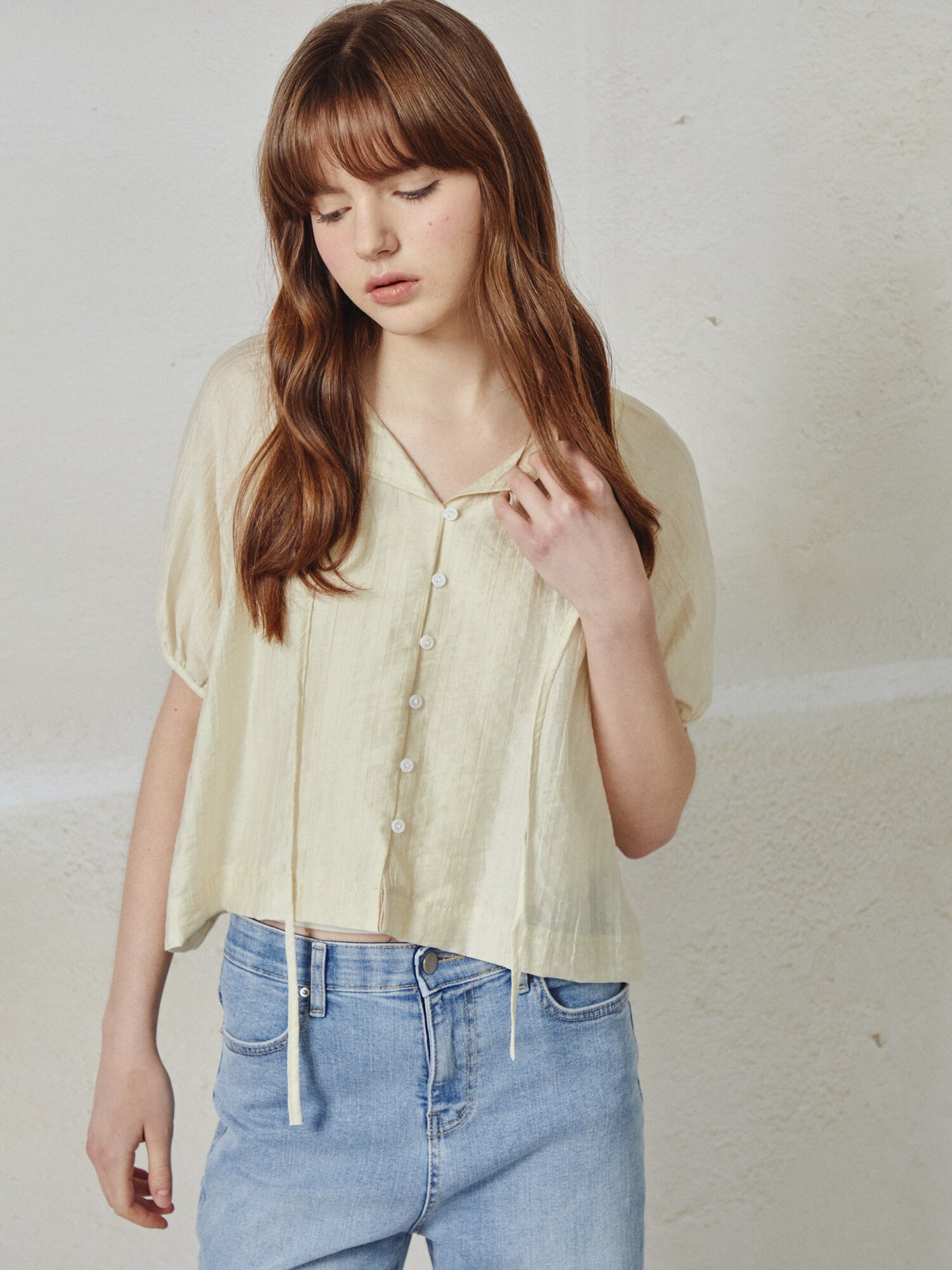 볼륨 스트랩 오픈 블라우스 (LIGHT YELLOW)