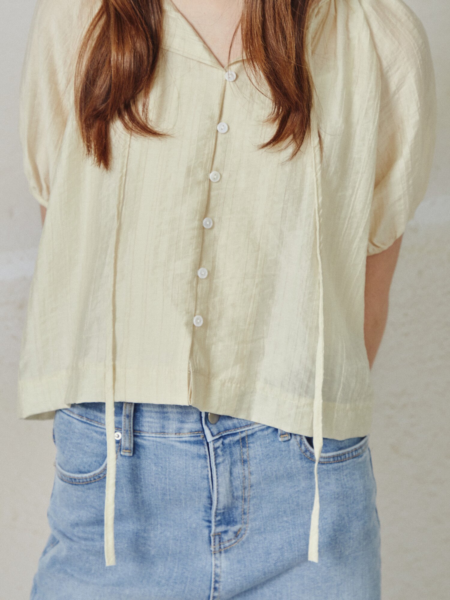 볼륨 스트랩 오픈 블라우스 (LIGHT YELLOW)