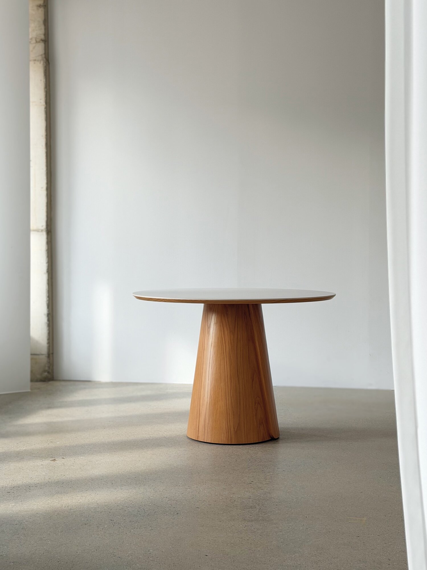 JURAN OBE Round Table_ white oak