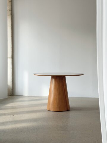 JURAN OBE Round Table_ white oak