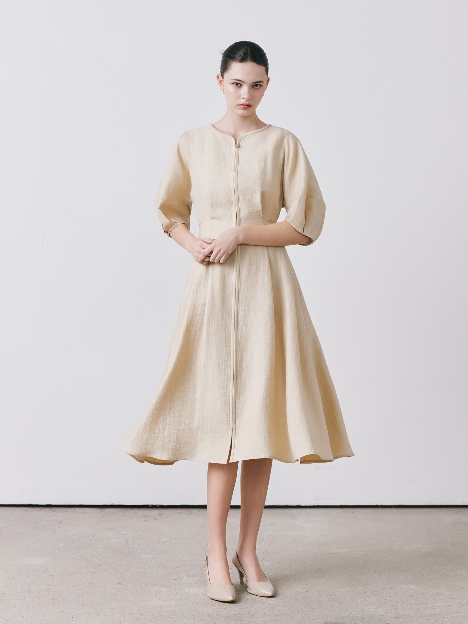 린넨 볼륨 슬리브 플레어 원피스 (LIGHT BEIGE)