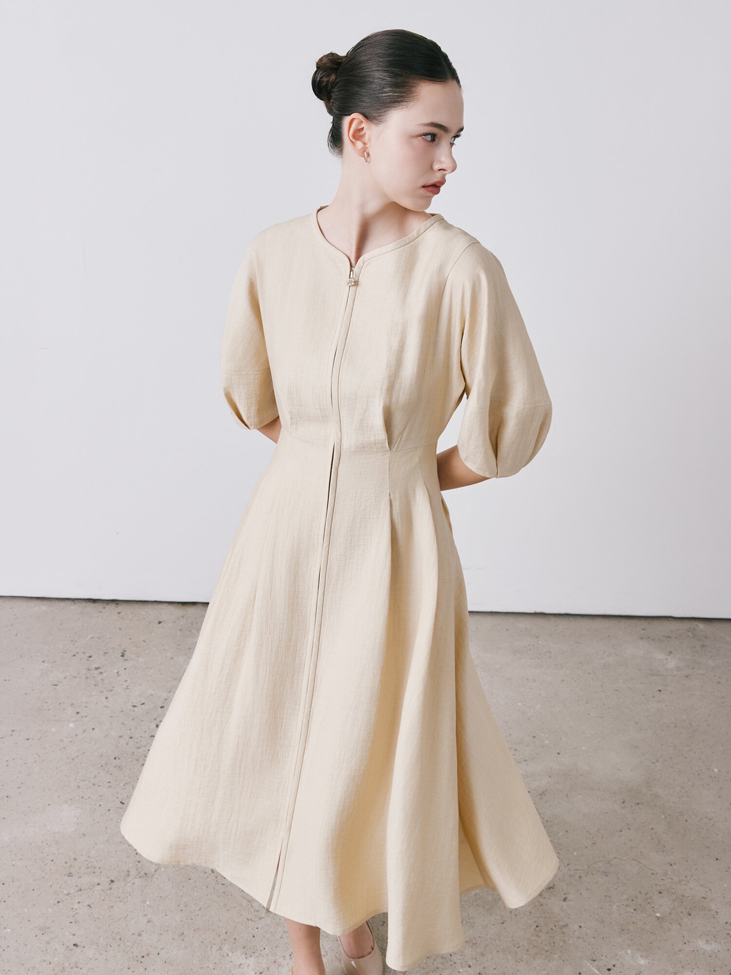 린넨 볼륨 슬리브 플레어 원피스 (LIGHT BEIGE)