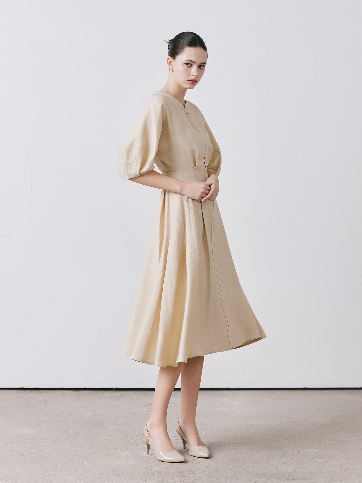 린넨 볼륨 슬리브 플레어 원피스 (LIGHT BEIGE)