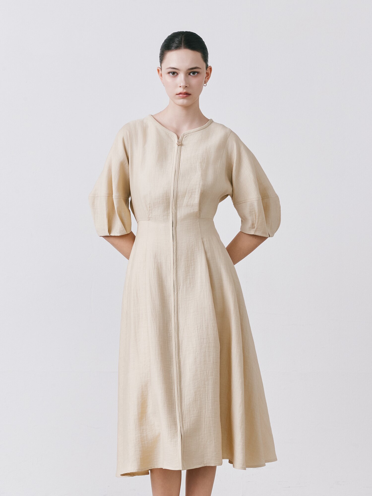 린넨 볼륨 슬리브 플레어 원피스 (LIGHT BEIGE)