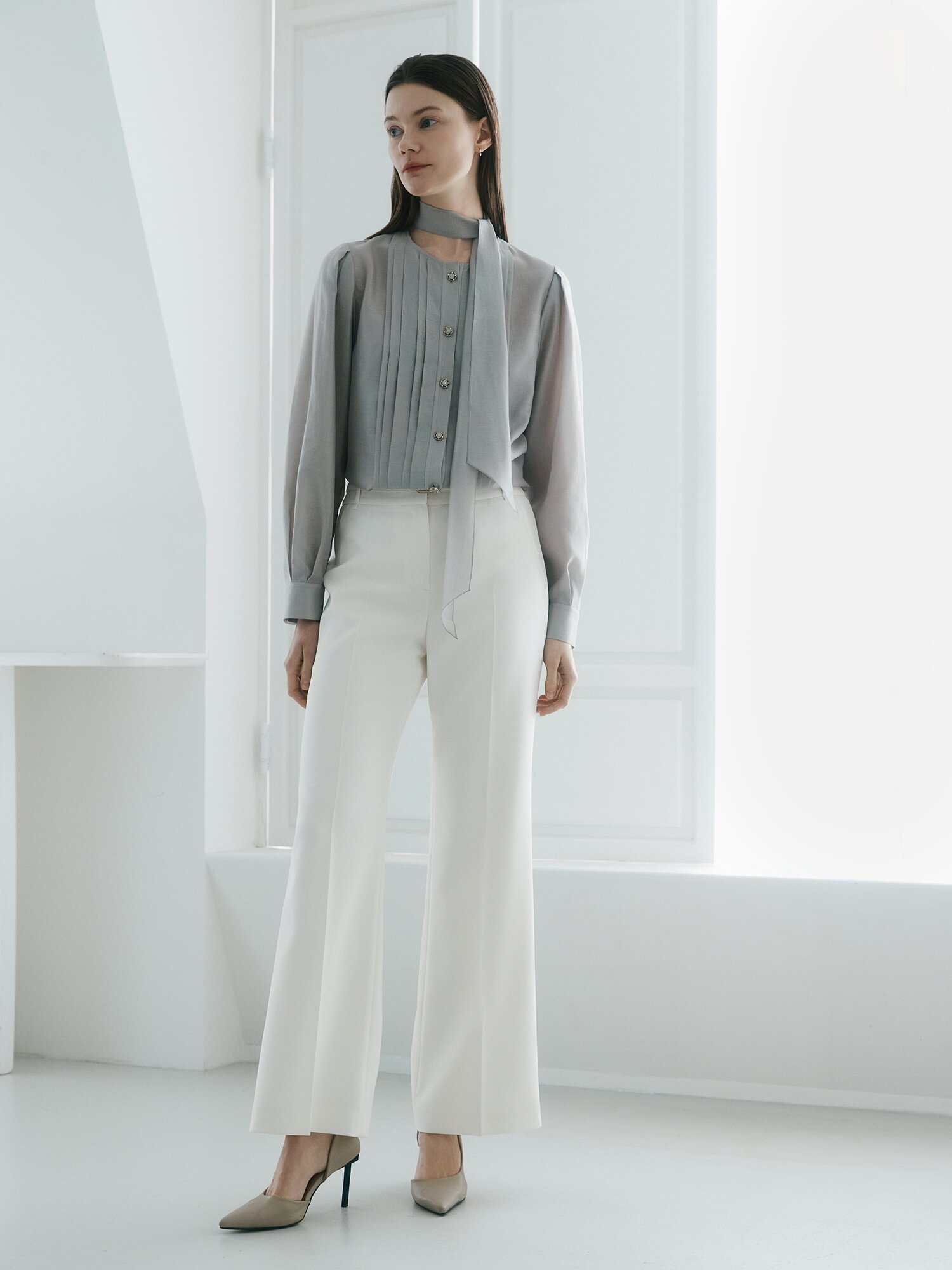 타이 핀턱 라운드넥 블라우스 (GREY)