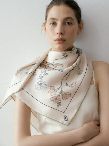 Atelier Bloom Square Silk Scarf 90 - Warm Ivory/Green Tea