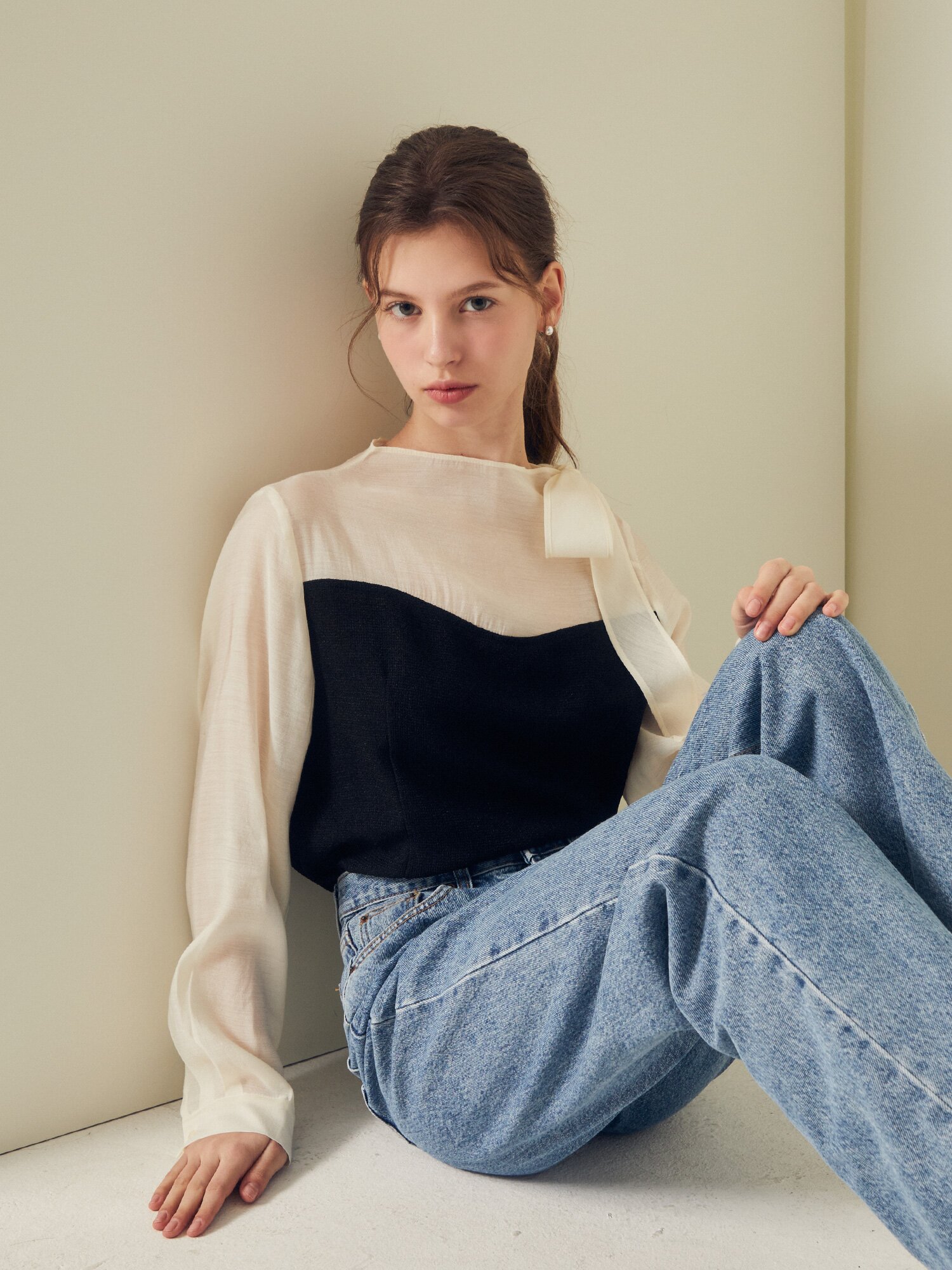 배색 숄더 리본 블라우스 (CREAM)