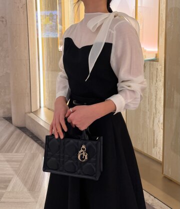 배색 숄더 리본 블라우스 