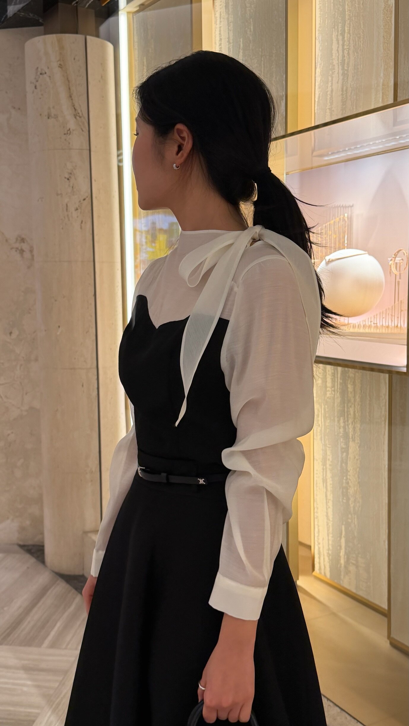 배색 숄더 리본 블라우스 (CREAM)