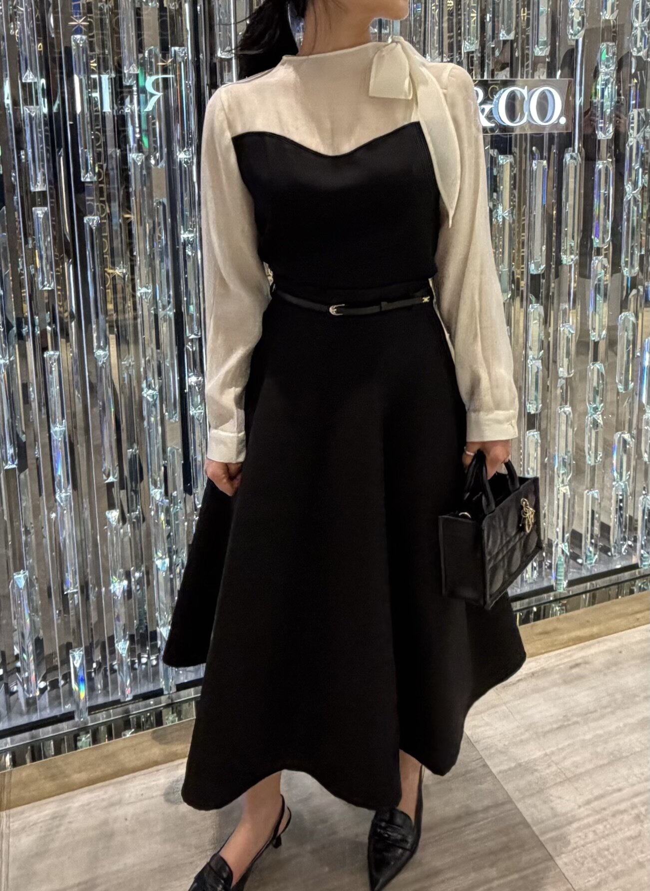 배색 숄더 리본 블라우스 (CREAM)