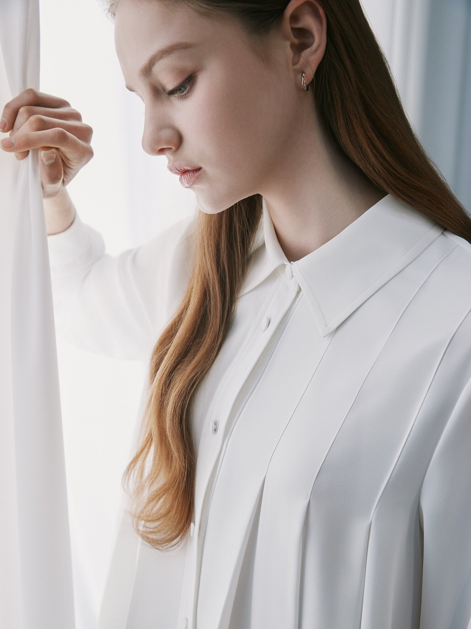 플리츠 베이직 칼라 블라우스 (IVORY)