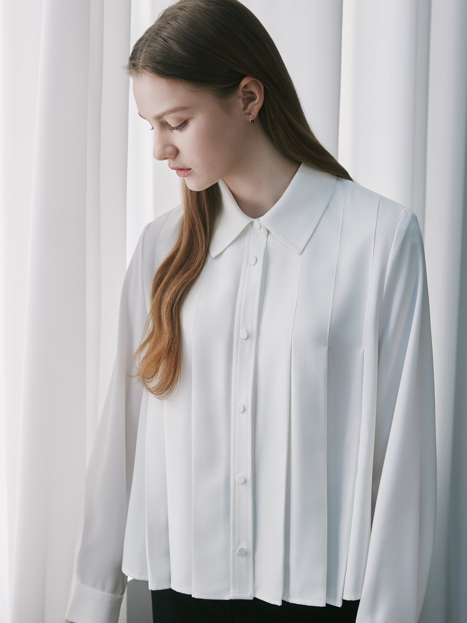 플리츠 베이직 칼라 블라우스 (IVORY)