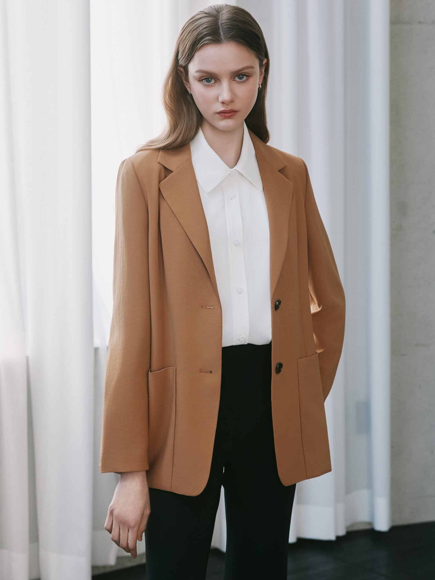 플리츠 베이직 칼라 블라우스 (IVORY)