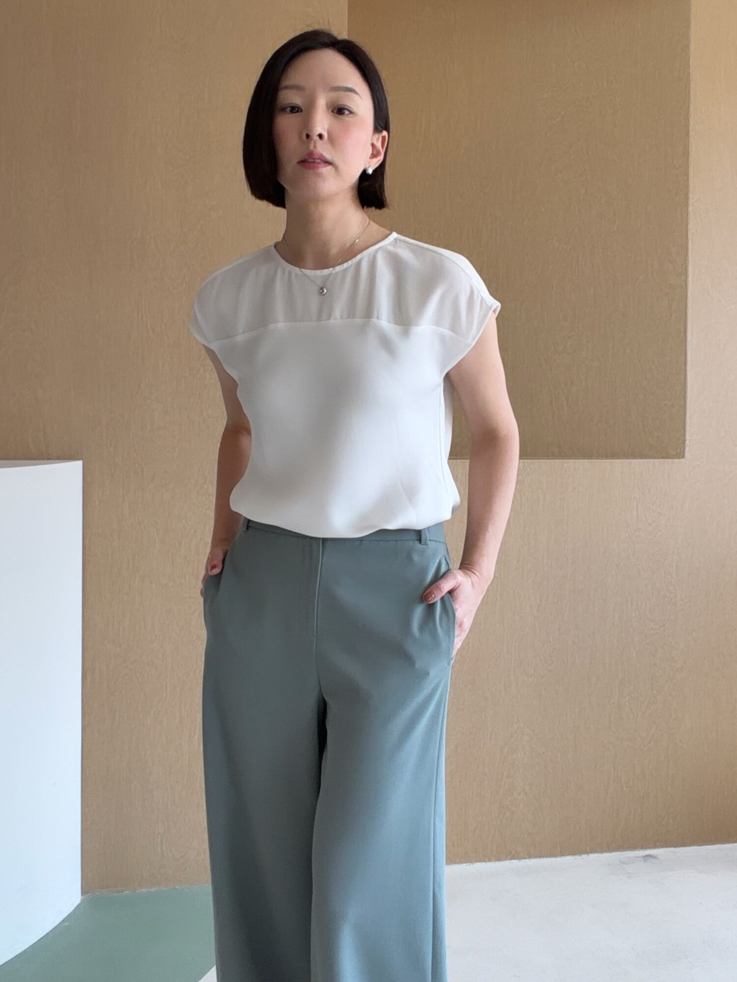 배색 캡 슬리브 블라우스 (IVORY)