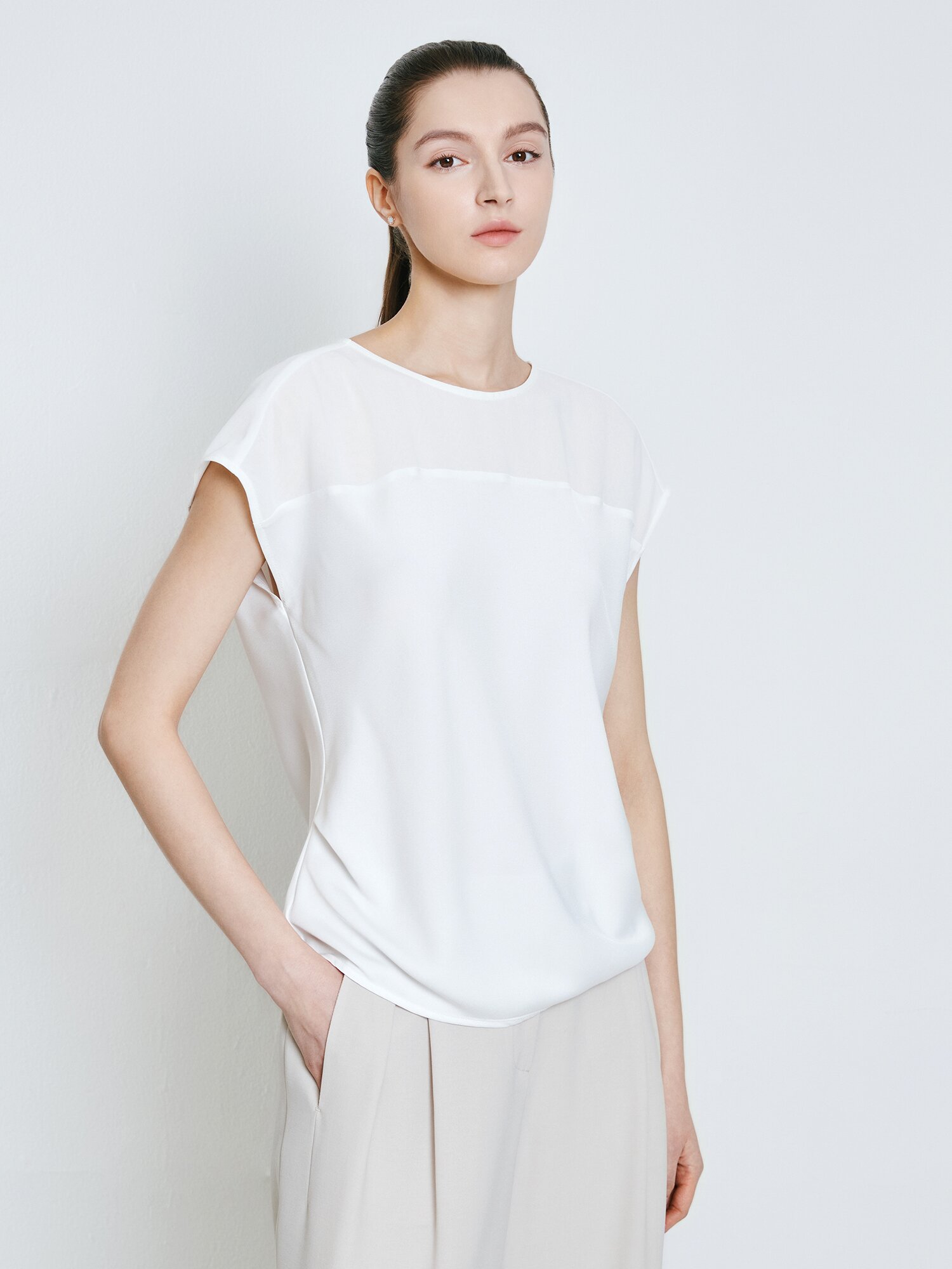 배색 캡 슬리브 블라우스 (IVORY)