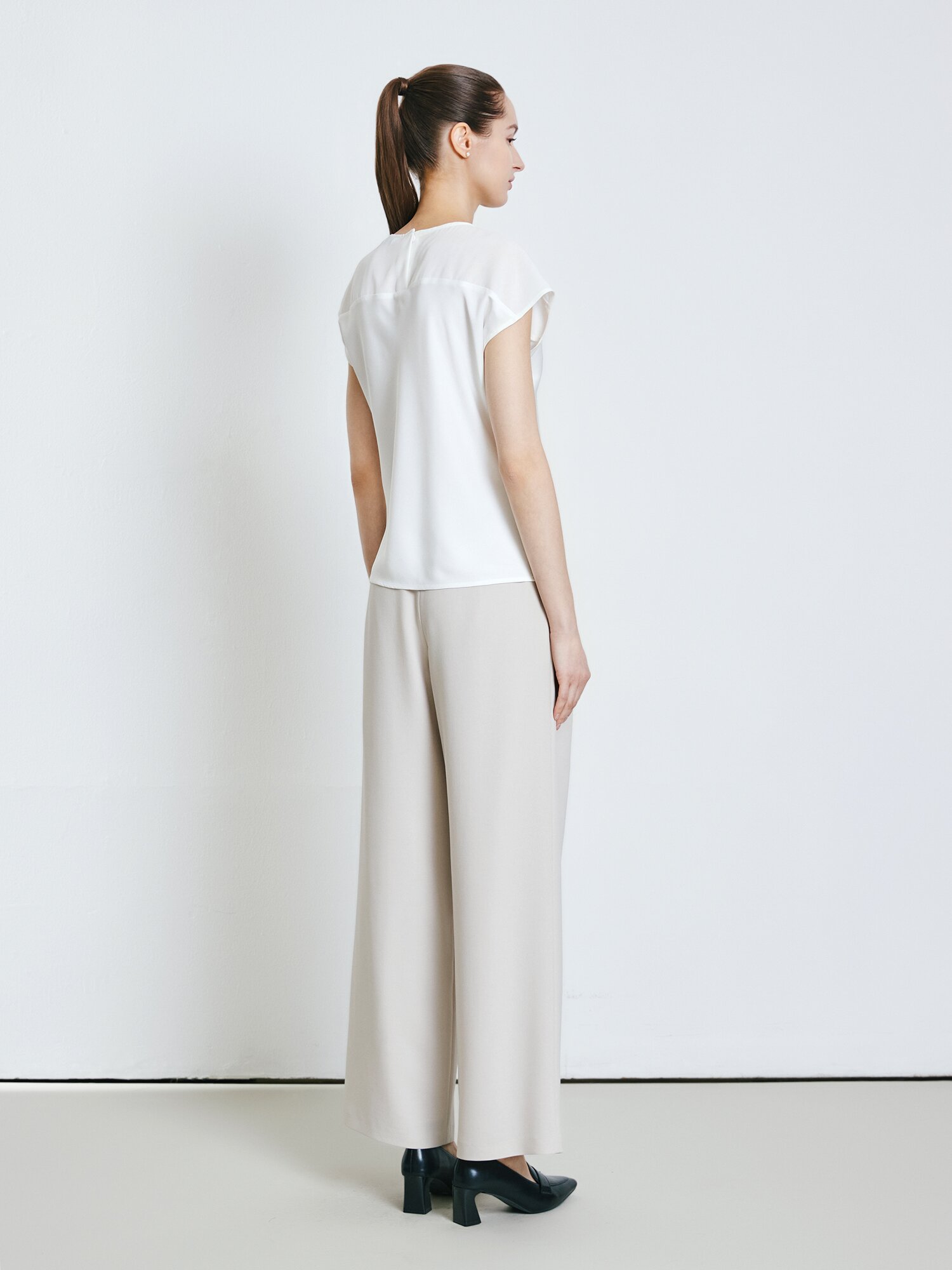 배색 캡 슬리브 블라우스 (IVORY)