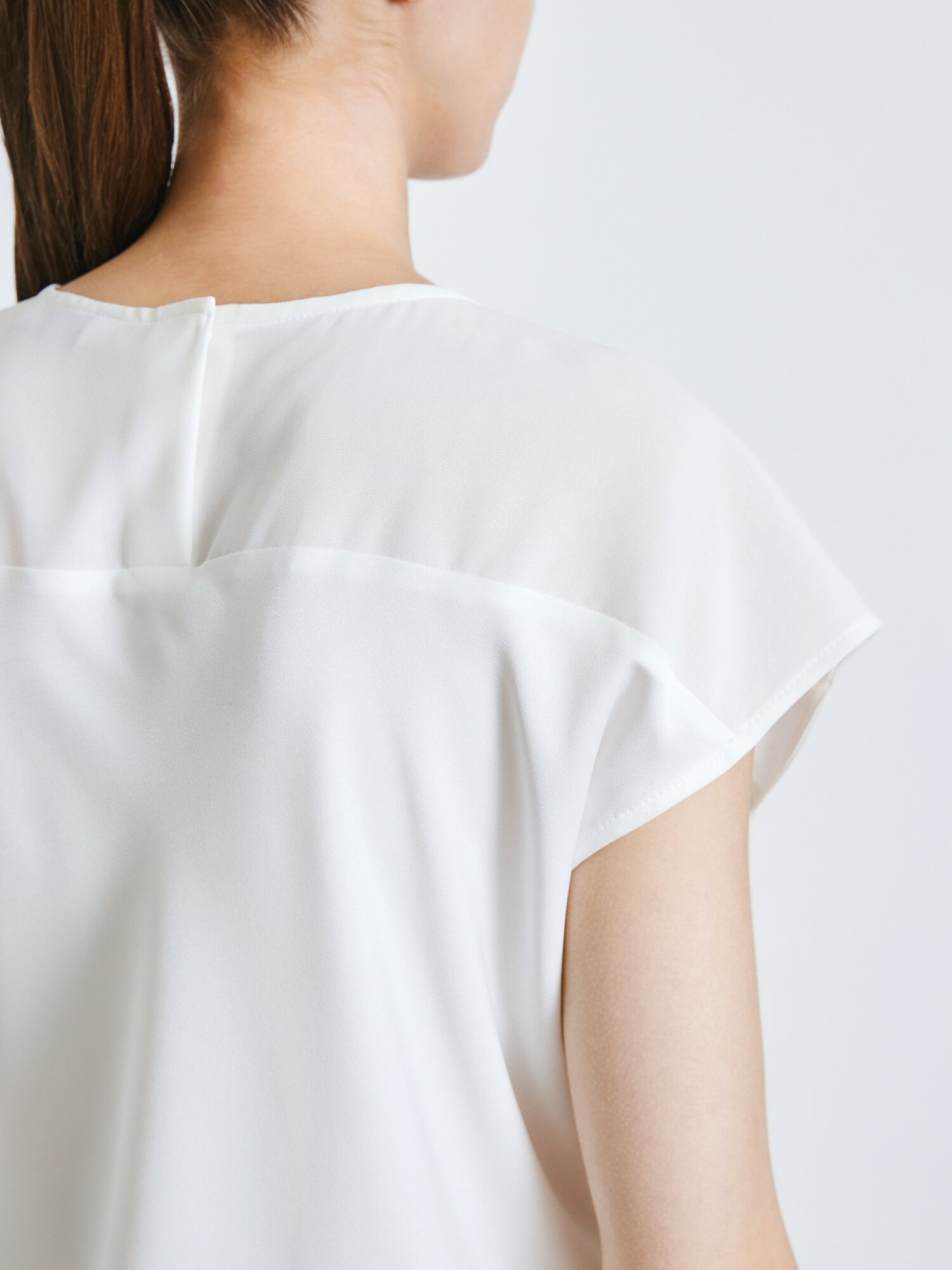 배색 캡 슬리브 블라우스 (IVORY)