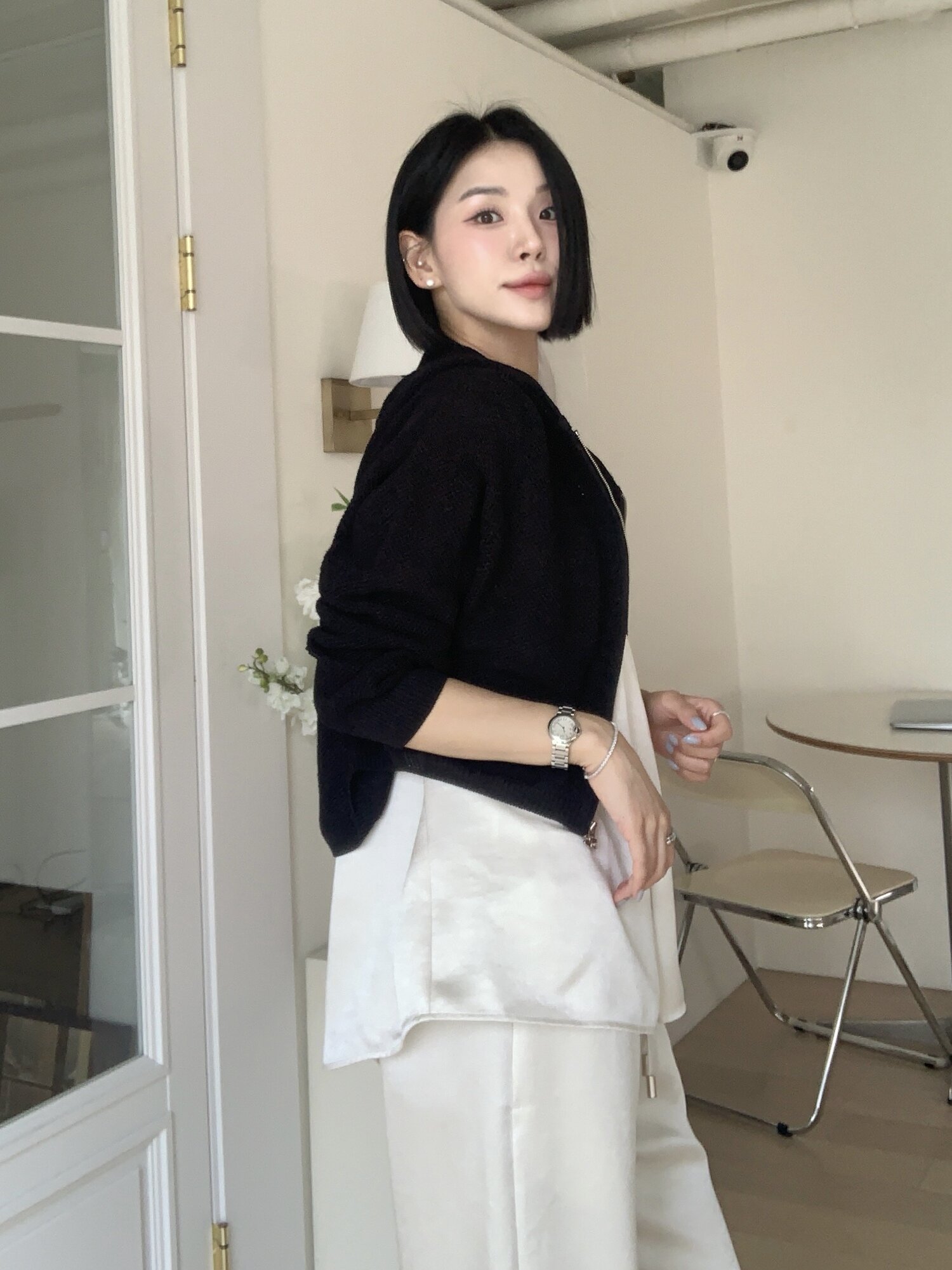 로고 장식 후드 집업 가디건 (BLACK)