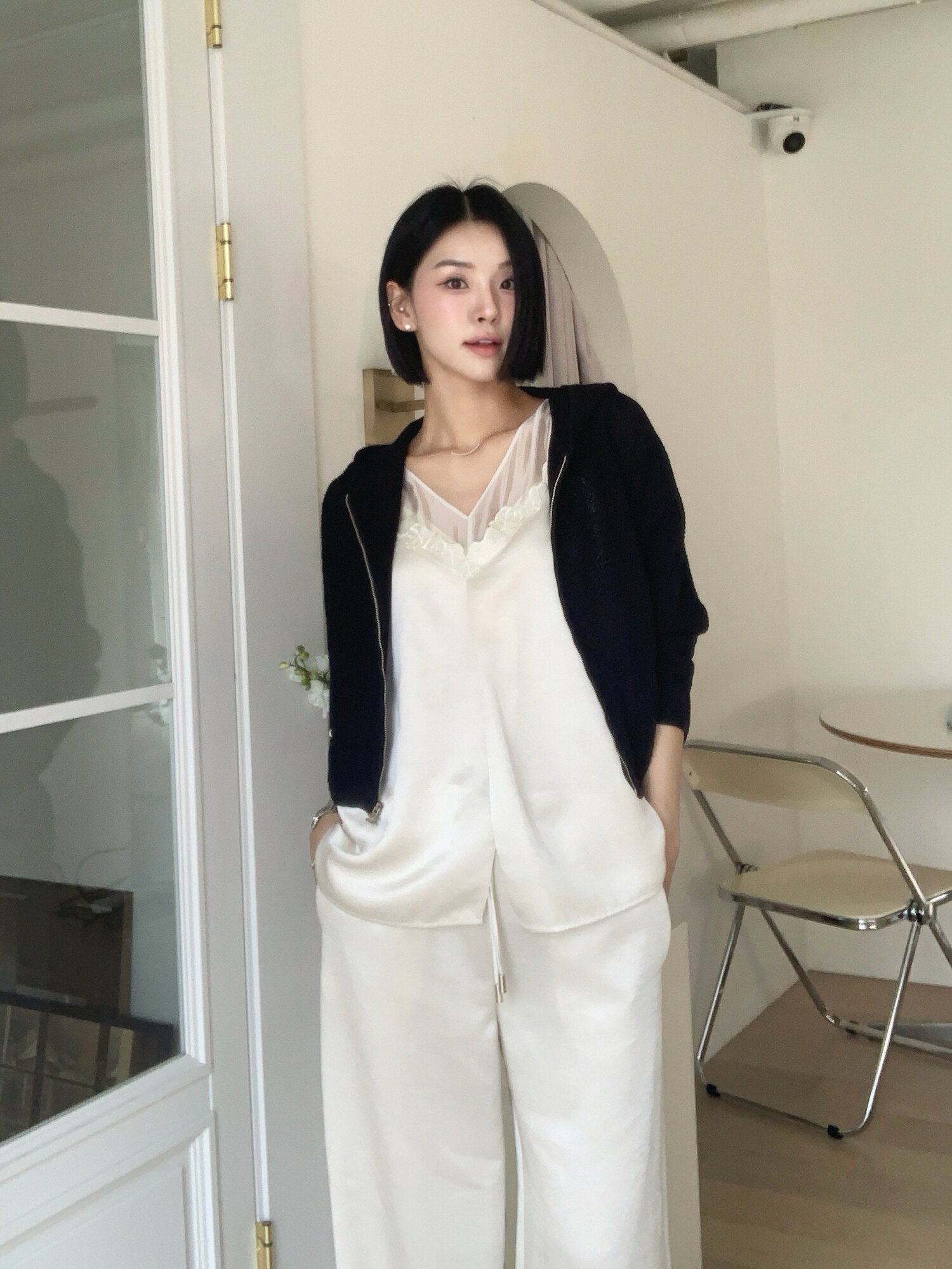 로고 장식 후드 집업 가디건 (BLACK)