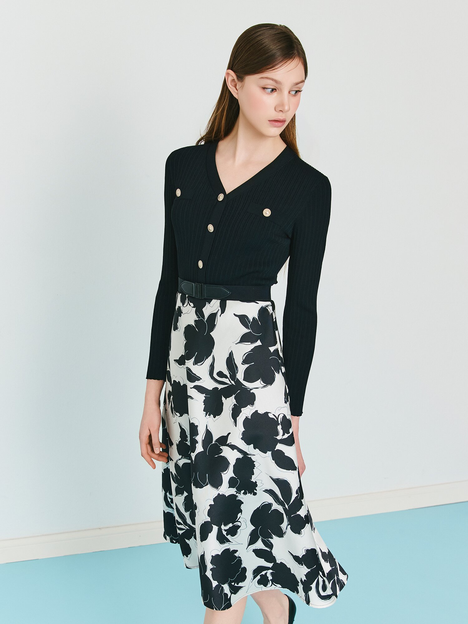 플로럴 배색 플레어 니트 원피스 (PRINT BLACK)