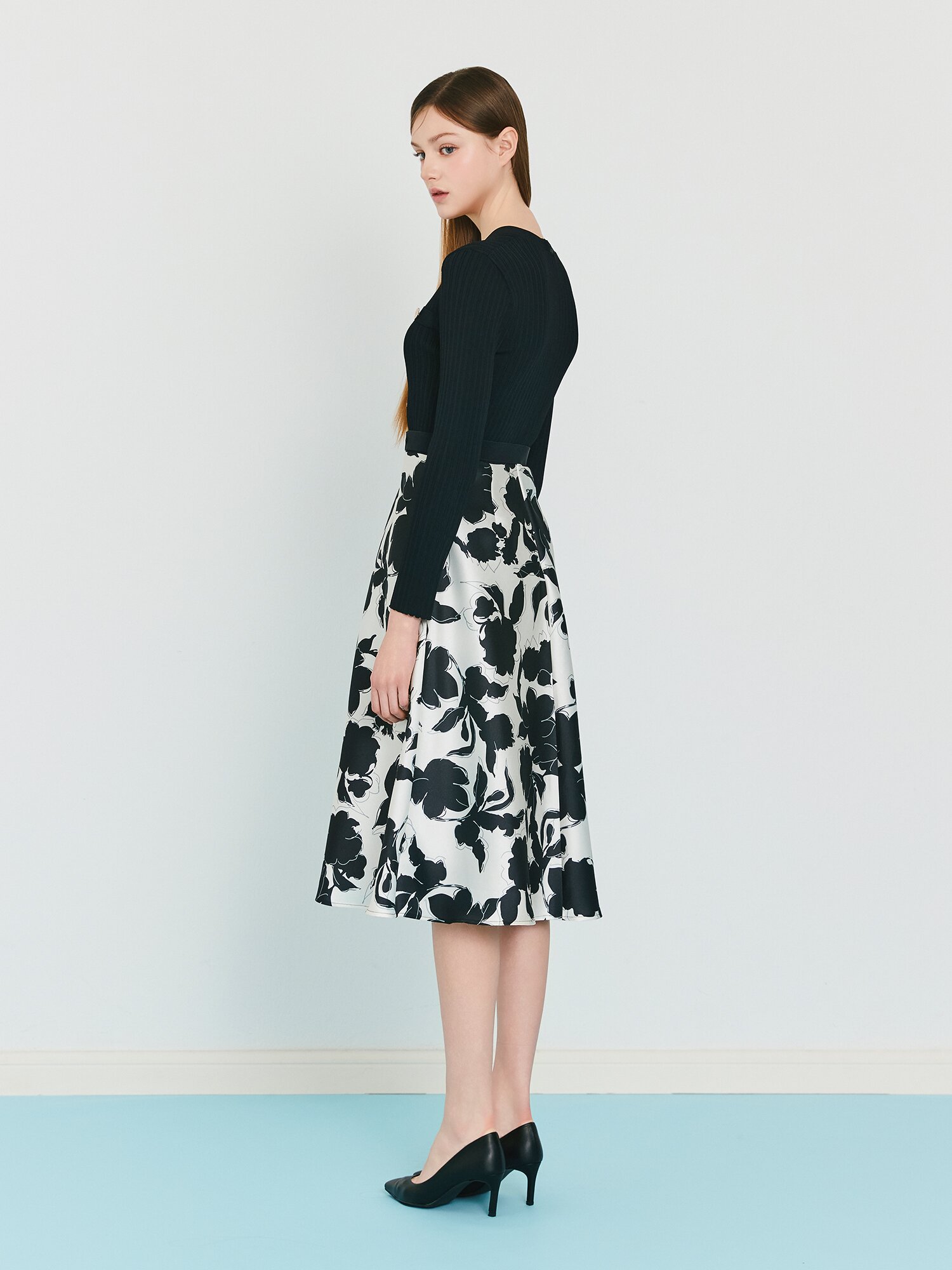 플로럴 배색 플레어 니트 원피스 (PRINT BLACK)