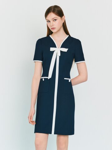 브로치 배색 브이넥 A라인 원피스 