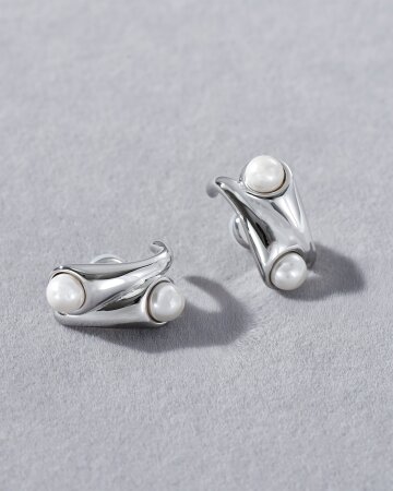 Fluid Arc Pearl Earrings
플루이드 아크 펄 이어링