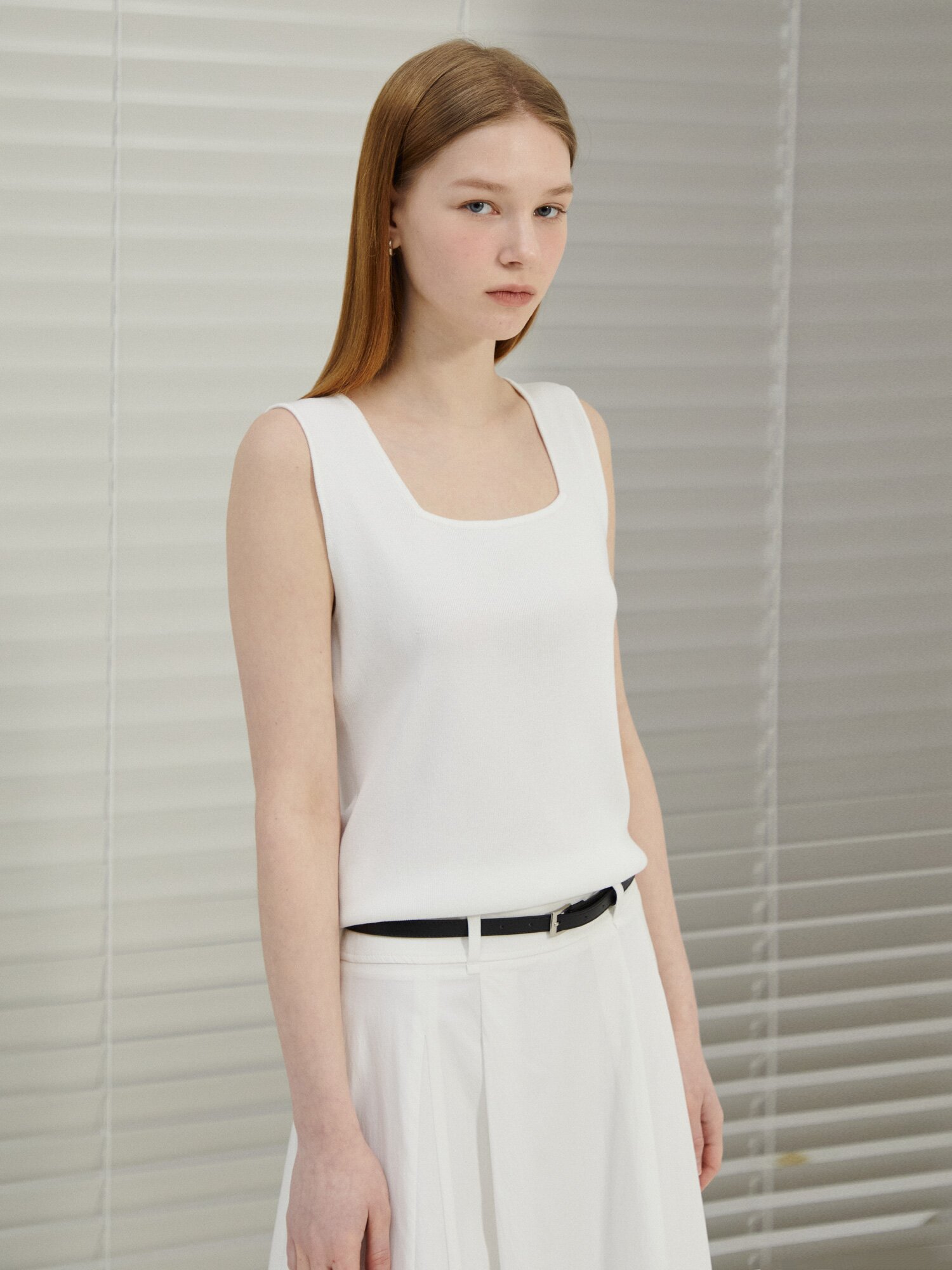 슬리브리스 스퀘어넥 니트 (IVORY)