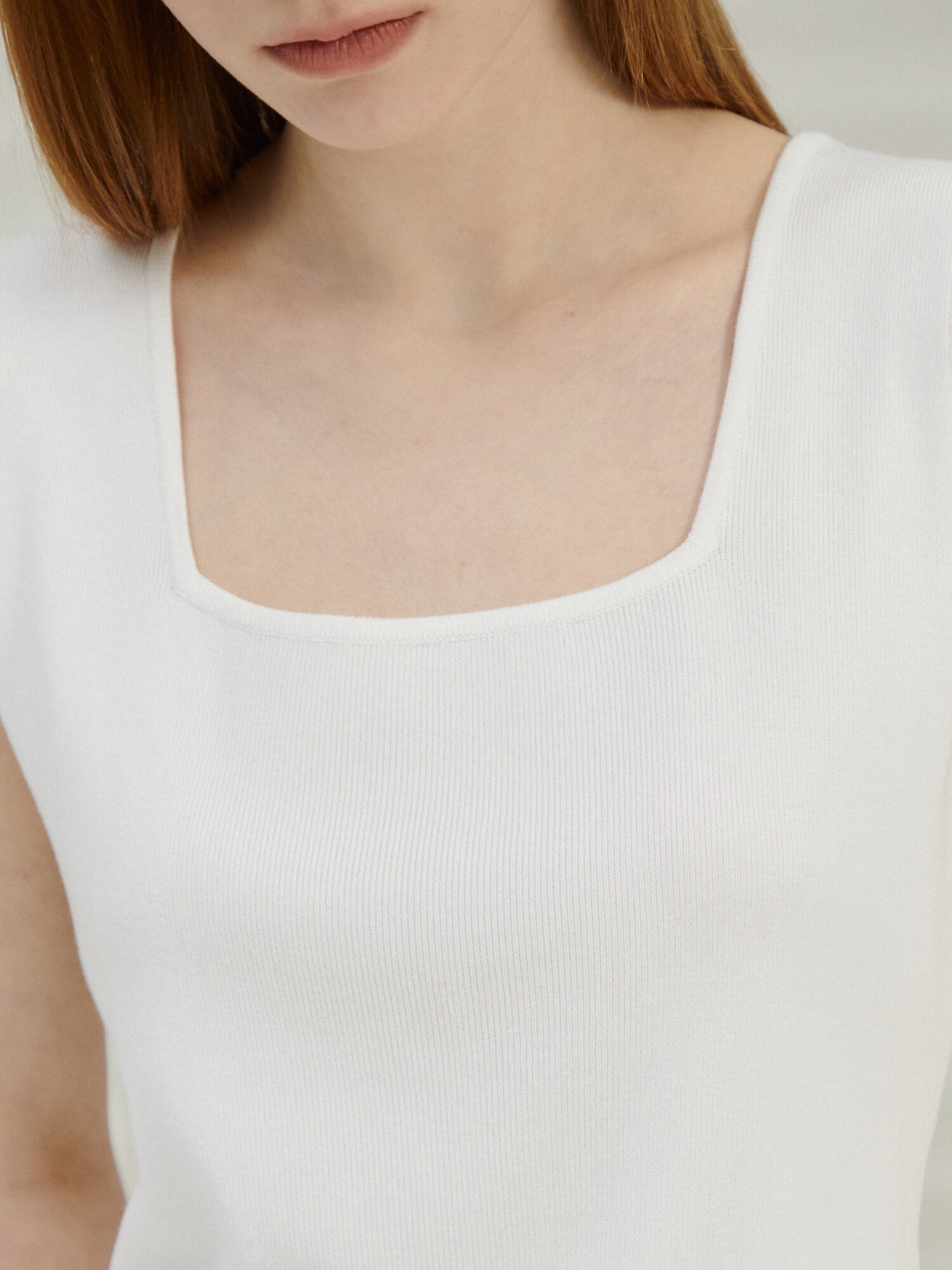 슬리브리스 스퀘어넥 니트 (IVORY)