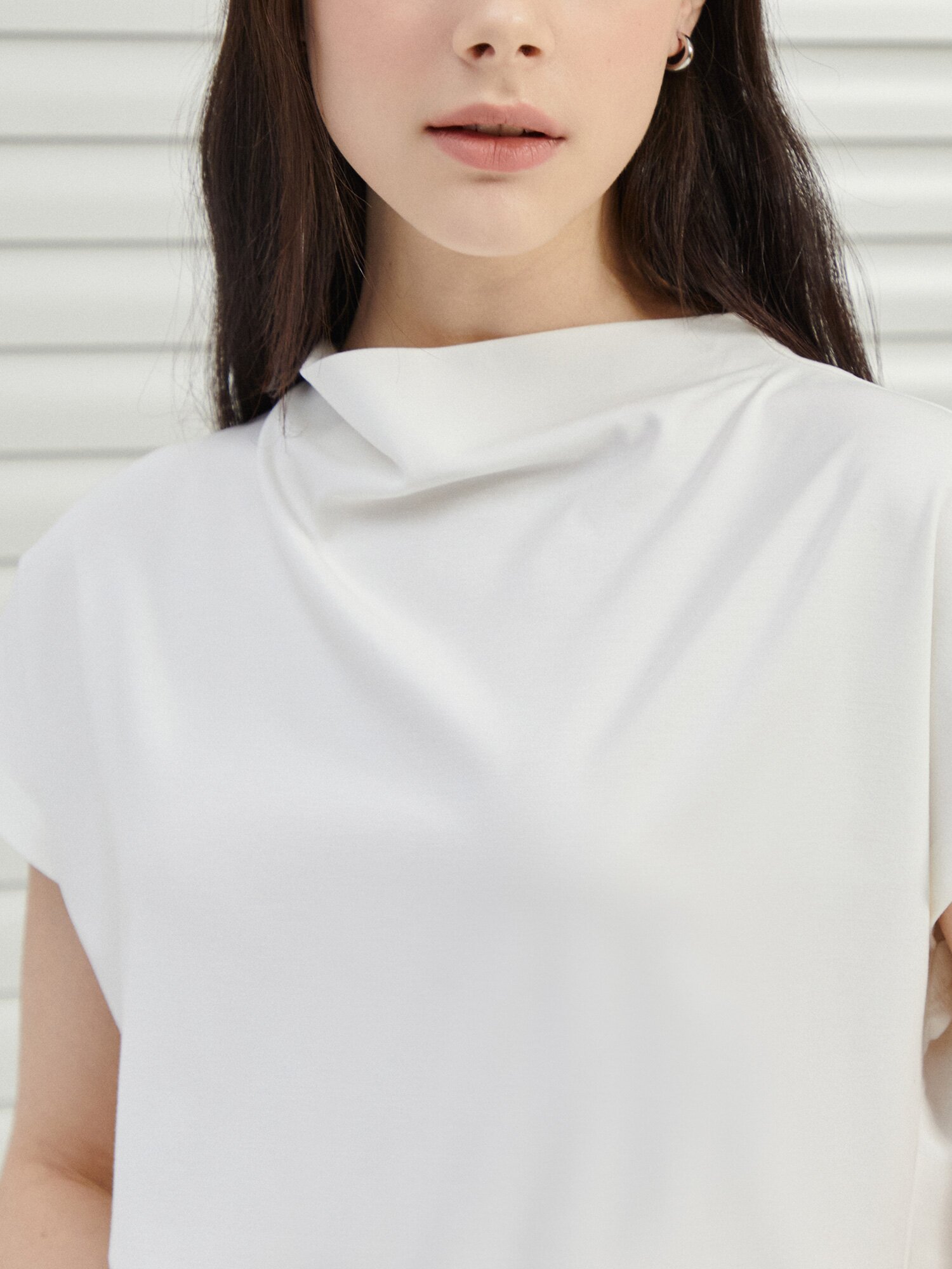 캡 슬리브 카울넥 티셔츠 (WHITE)