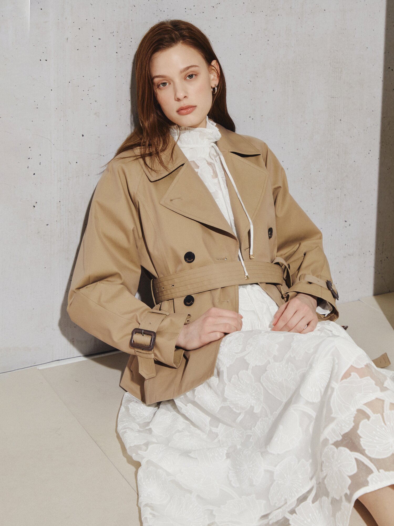 클래식 벨티드 플레어 숏 트렌치 (BEIGE)