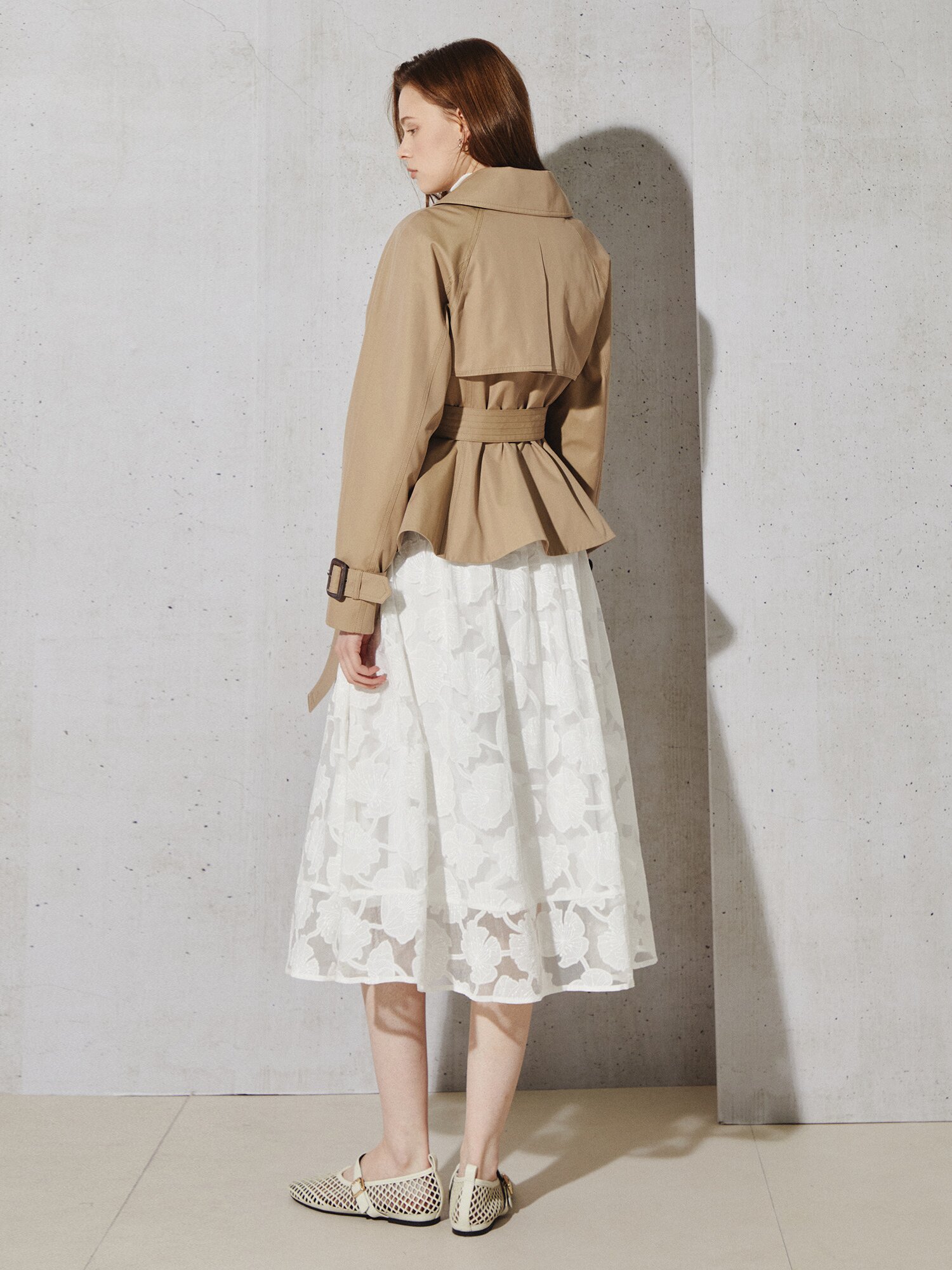 클래식 벨티드 플레어 숏 트렌치 (BEIGE)