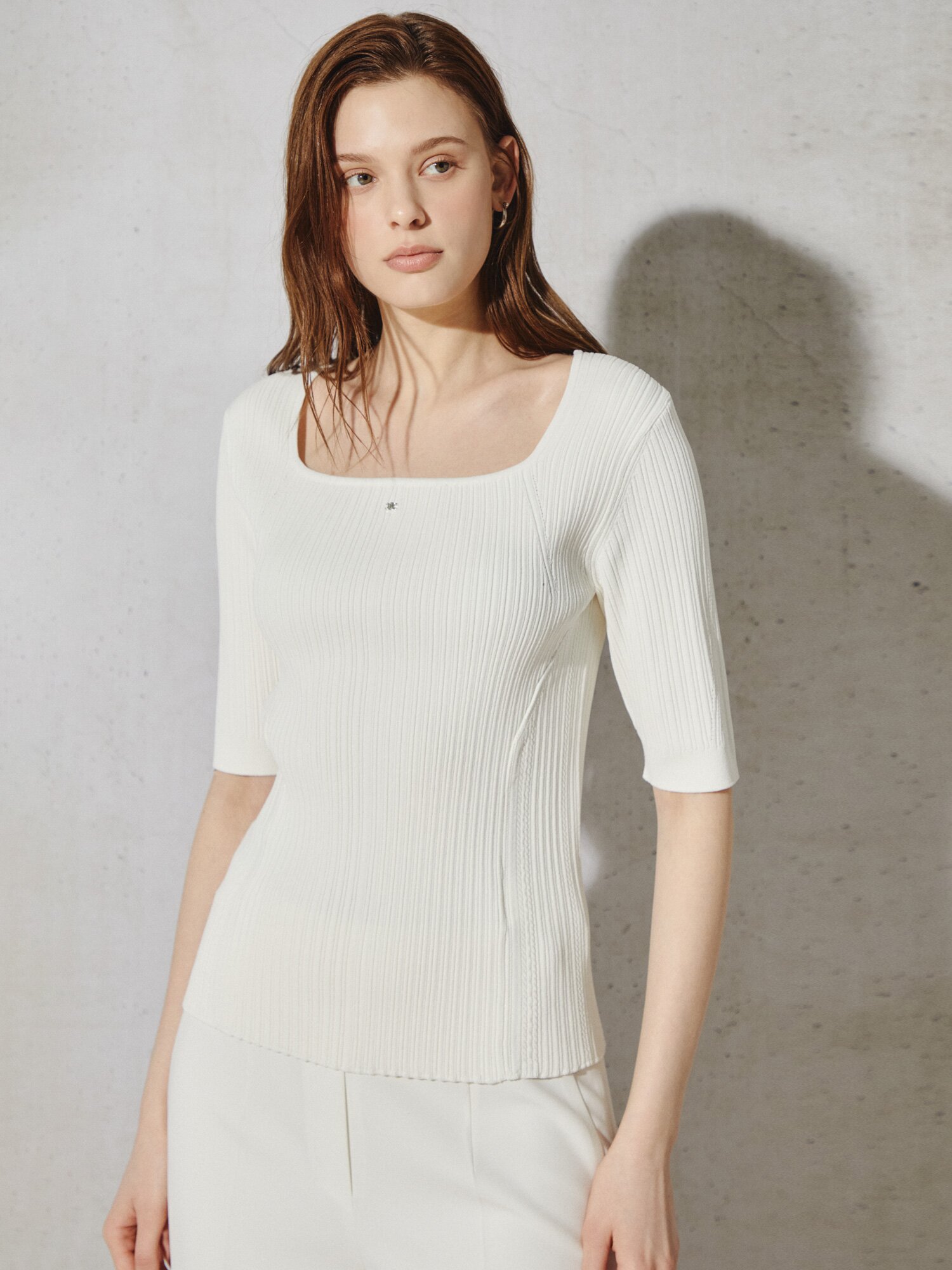 슬림 리브드 스퀘어넥 니트 풀오버 (IVORY)