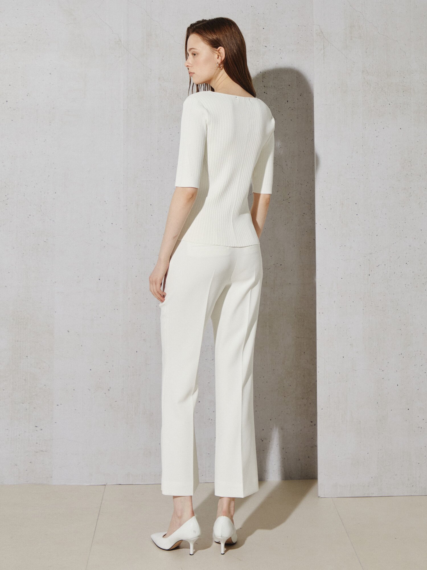 슬림 리브드 스퀘어넥 니트 풀오버 (IVORY)