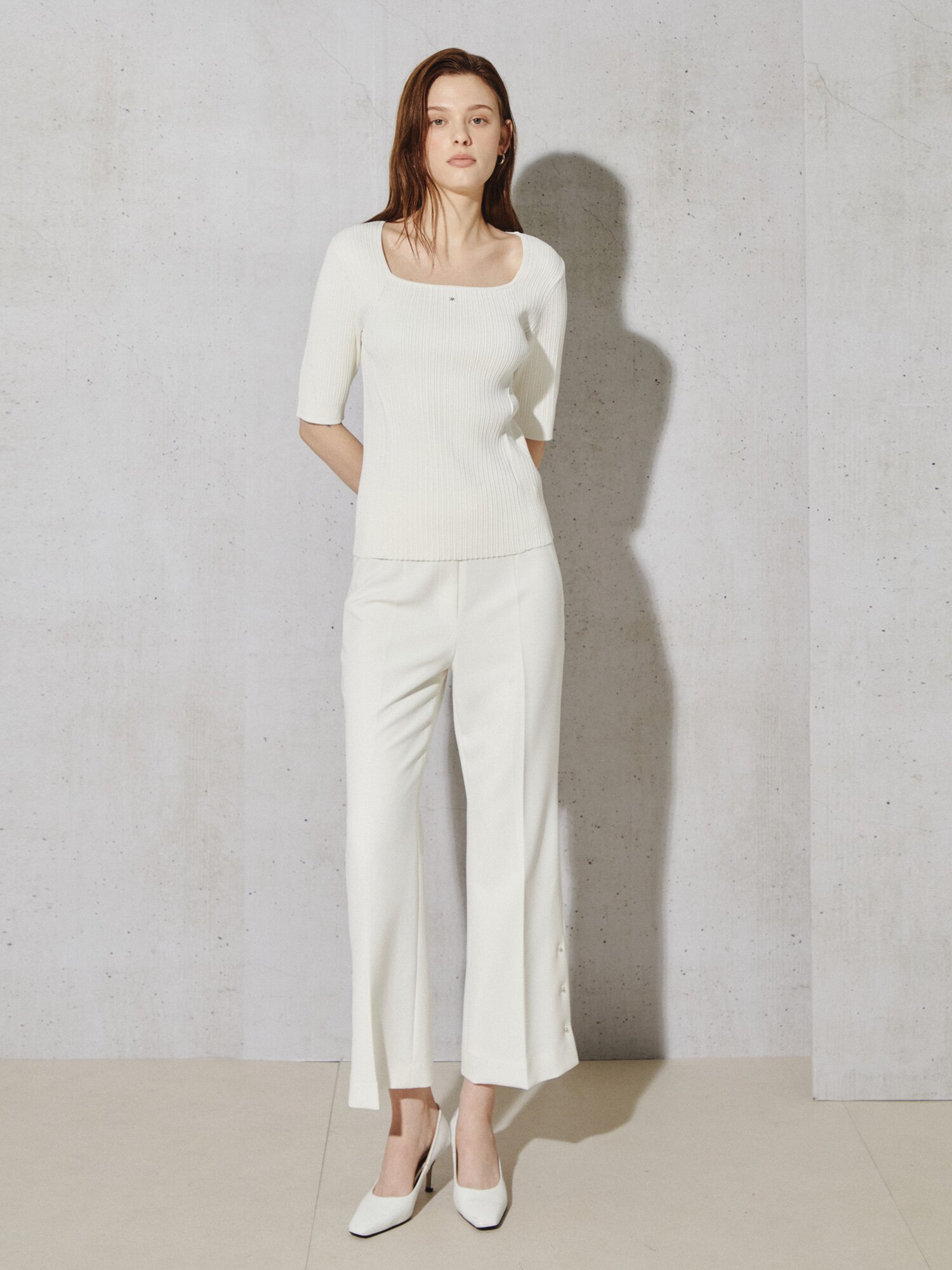 슬림 리브드 스퀘어넥 니트 풀오버 (IVORY)