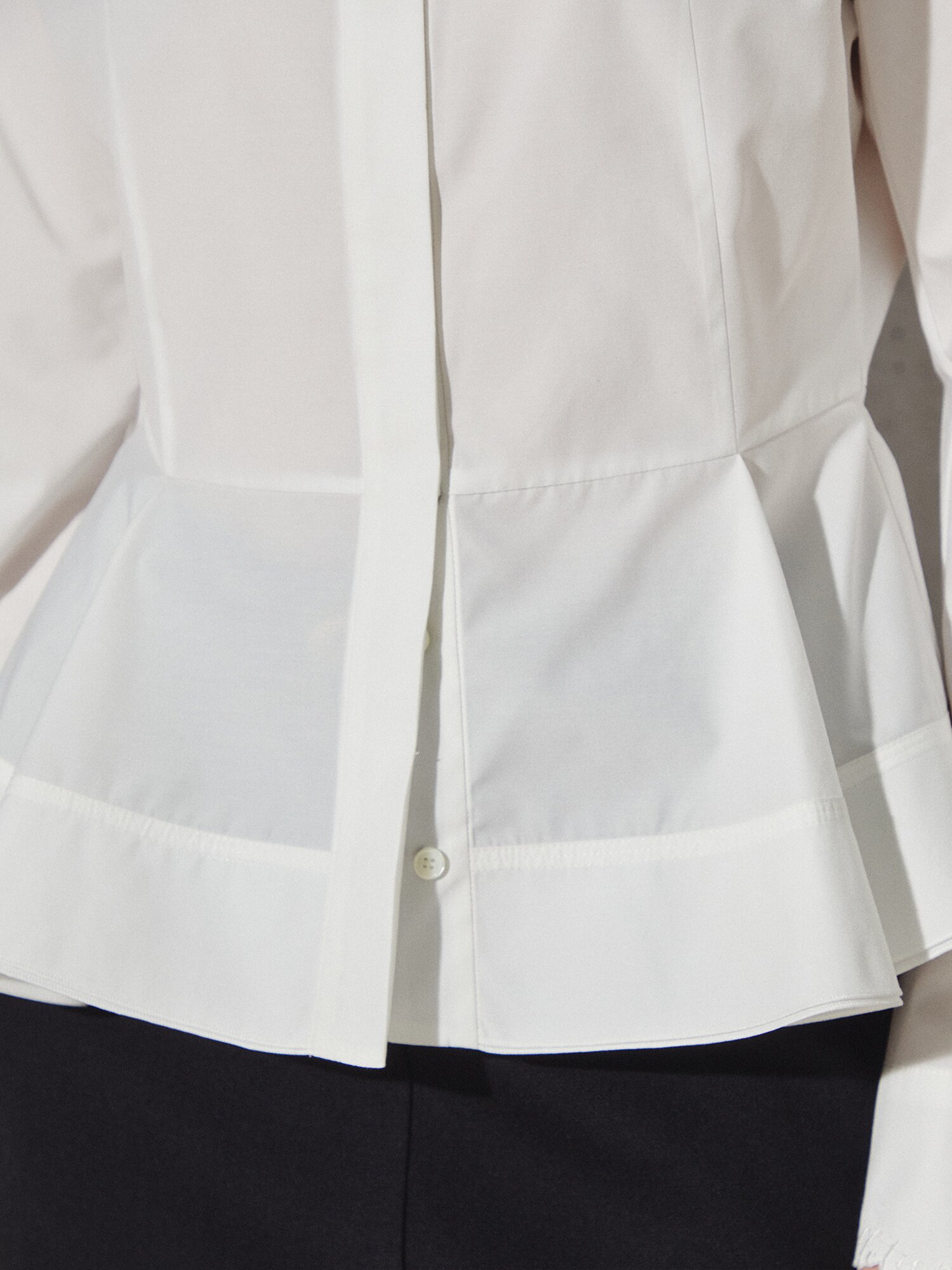 컨투어 페플럼 패널 블라우스 탑 (OFF WHITE)