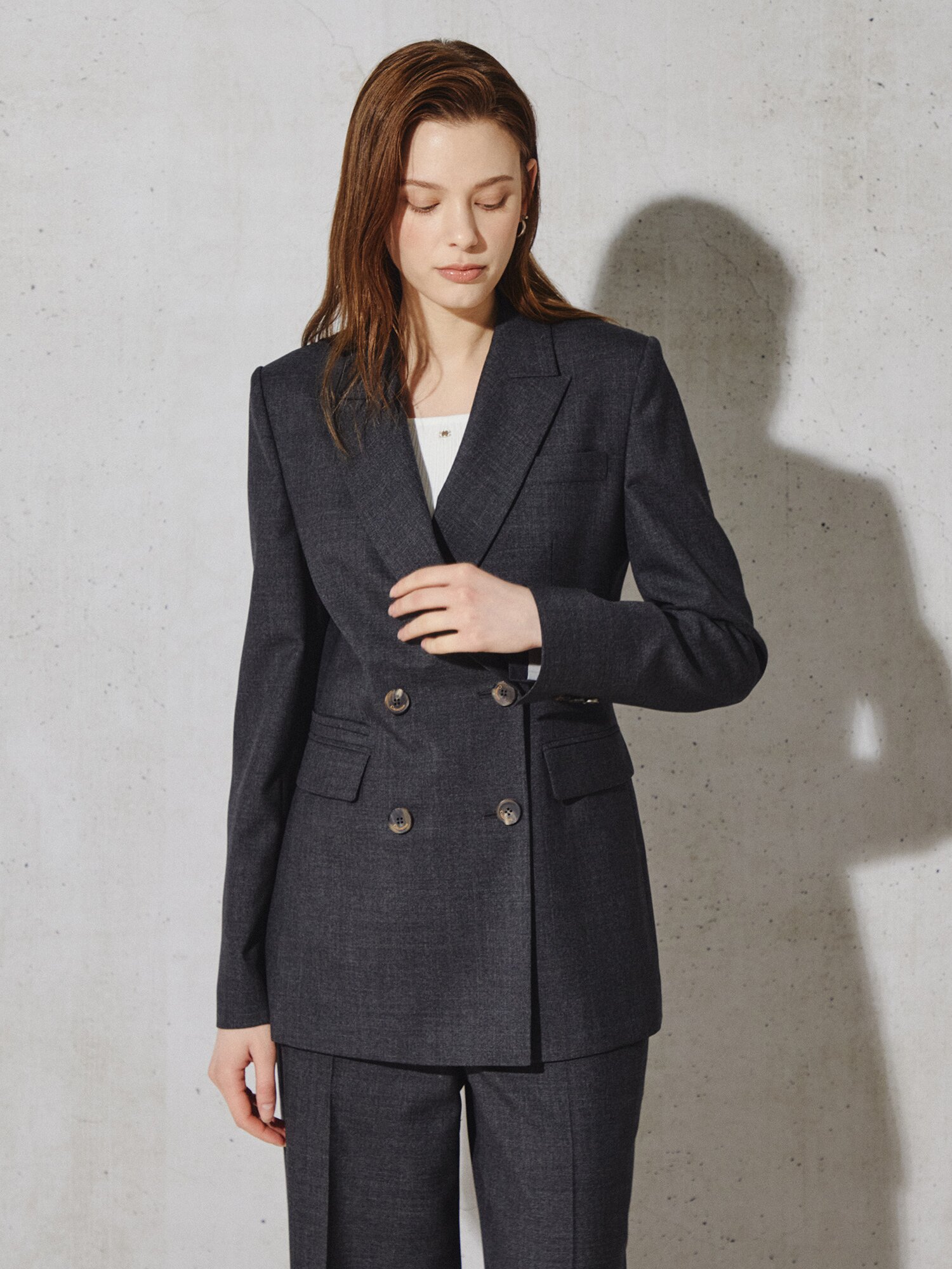 포멀 컨투어 더블 테일러드 재킷 (DARK GREY)
