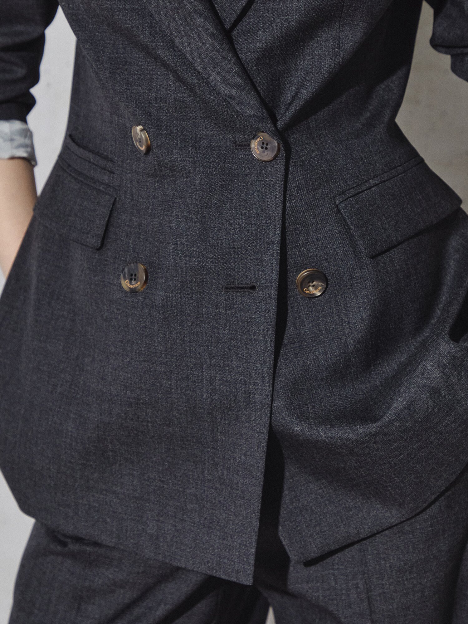 포멀 컨투어 더블 테일러드 재킷 (DARK GREY)