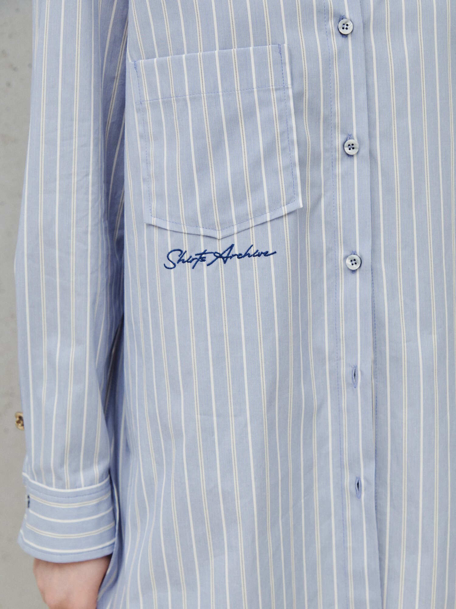 시그니처 레터링 포인트 오버 셔츠 (STRIPE BLUE)