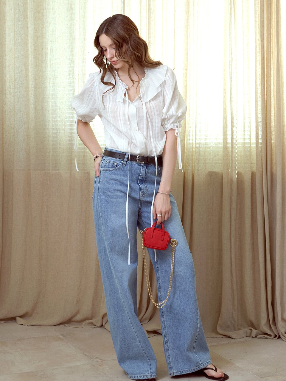 [리오더 중, 4/15 순차 배송] 자가드 프릴 카라블라우스_WHITE