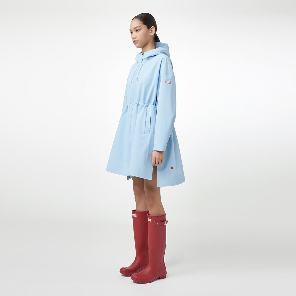 [WOMEN] 플레이 에센셜 웨더 자켓 - 라이트블루 HEW0004AJZLBU
